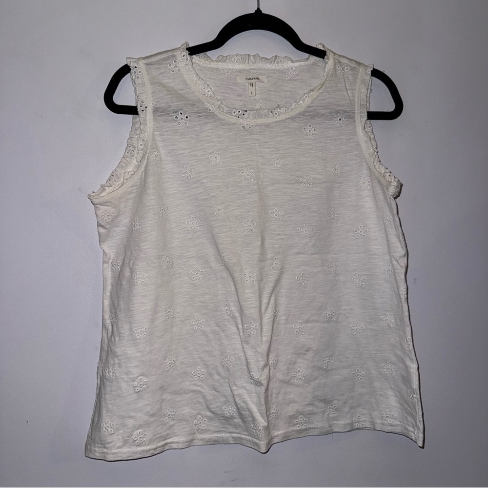 Maurices women’s size large white floral eyelet tank top